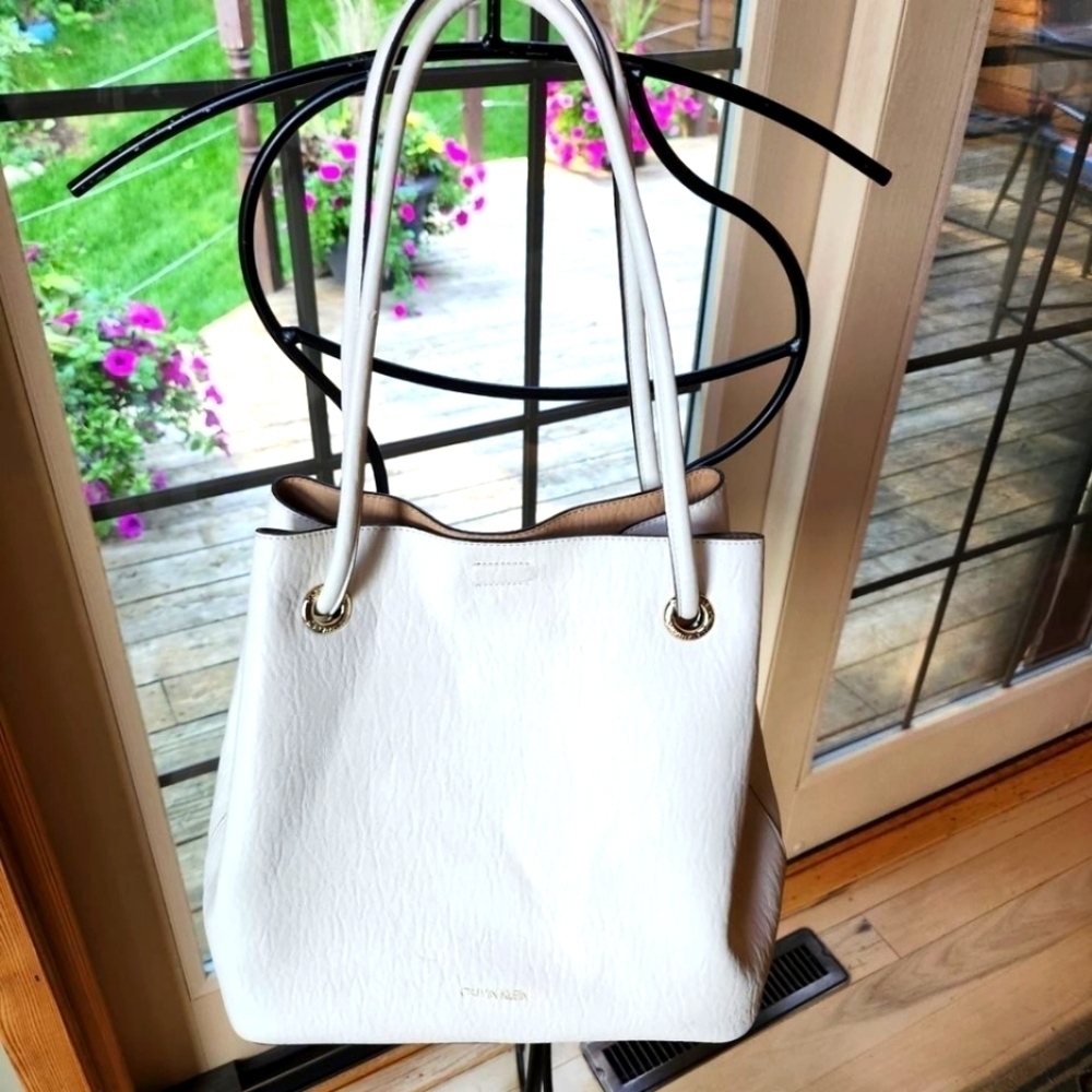 Calvin Klein Cream Textured Faux Leather Shoulder Bag Tote Gold Hardware